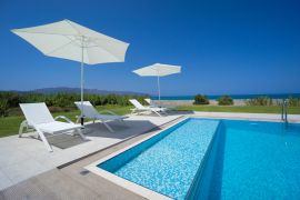 Beach Villas, Tavronitis, courtyard 3