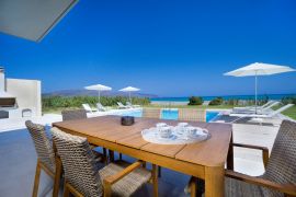Beach Villas, Тавронитис, exterior dining area 1