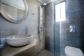 Beach Villas, Tavronitis, bathroom 1