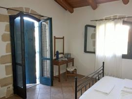 Seaview Rustic Houses, Καλύβες, bedroom 2b