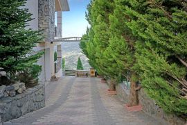 Medieval Villa, Heraklion, K villa entrance view