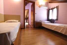 Bright Maisonette, Chrissi Akti, twin bedroom 1a