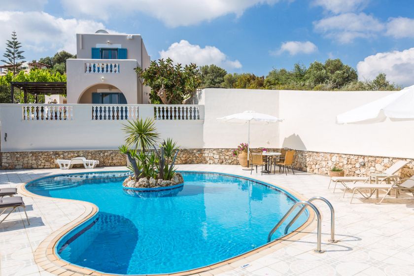 Villa Heights, Σταλός, villa pool area