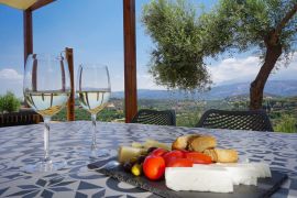 Villa Manousos, Σταλός, wine mountain view