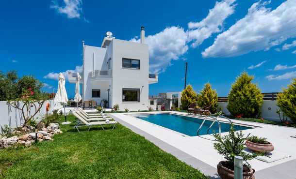 Pretty Villa, Platanias