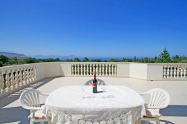 Villa Holly Courtyard, Prines, balcony-IV