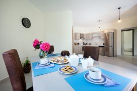 Ariadne Apartment, Agioi Apostoloi, dining area