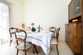 Metropolis House, Χανιά, dining area