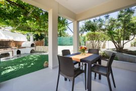 Ariadne Apartment, Agioi Apostoloi, outdoor dining table 1