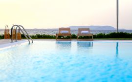 Salty Villa, Κοκκίνη Χάνι, private seafront pool