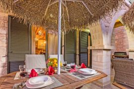Seashore Villa, Stalos, villa 1 outdoor dining area 2