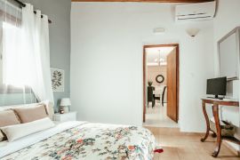 Peaceful Villa, Принес, bedroom 1a