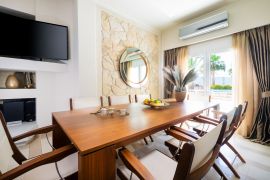 Epavlis Akrotiri, Pithari, interior dining table 1a