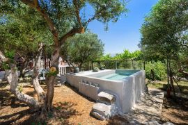 Kori Villa, Kefalas, garden jacuzzi 4