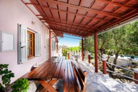 Kori Villa, Kefalas, veranda dining area