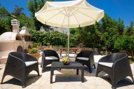 Villa Leon, Tsikalaria, outdoor siting area