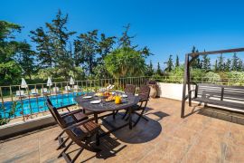 Villa Afroditi, Platanias, outdoor dining table 1