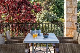 Villa Chloe, Gerani, outdoor dining 4