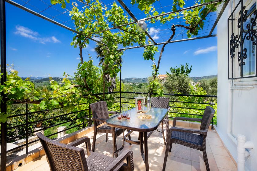 Rodanthi House, Βρύσσες, balcony dining area 1