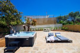 Villa Avo, Μουρνιές, private courtyard 3