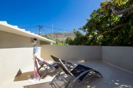 Avo Apartment, Mournies, maisonette rooftop lounge area