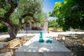 Fortino Villa, Tersanas, outdoor dining area 2b