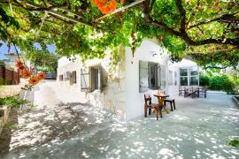 Danai Garden Apartment, Platanias, courtyard 1