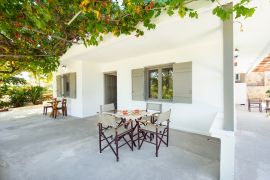 Danai Garden Apartment, Platanias, courtyard 3