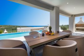 Breezy Villa, Малеме, dining table outdoor 1